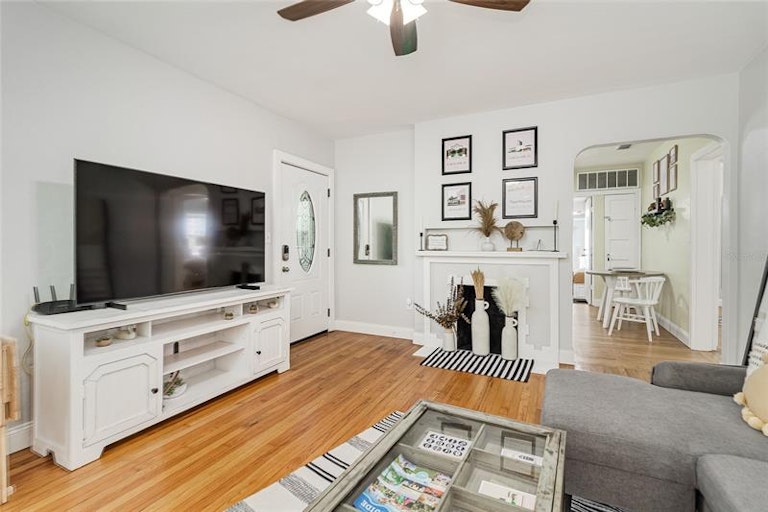 Photo 11 of 43 - 725 S Rushing Ave, Lakeland, FL 33801