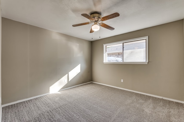Photo 14 of 19 - 2117 Lea Meadow Cir, Corinth, TX 76208