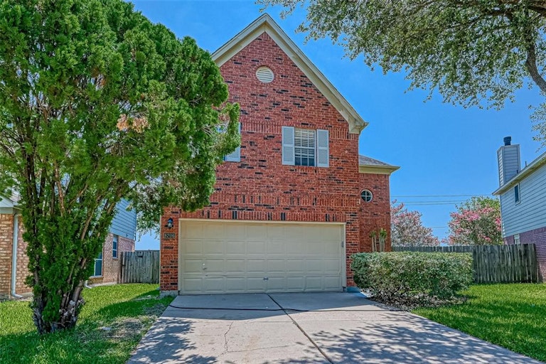 Photo 2 of 42 - 8706 Fondren Village Dr, Houston, TX 77071