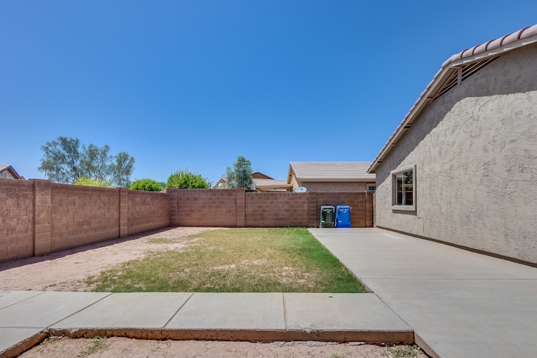 Photo 16 of 18 - 8015 W Pioneer St, Phoenix, AZ 85043