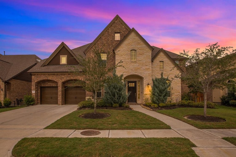 Photo 2 of 47 - 10610 Grace Hollow Dr, Cypress, TX 77433