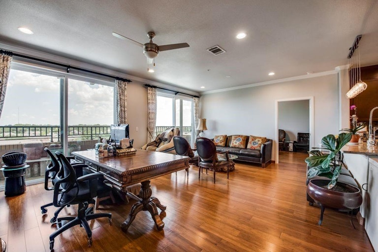 Photo 5 of 22 - 1220 W Trinity Mills Rd #5005, Carrollton, TX 75006