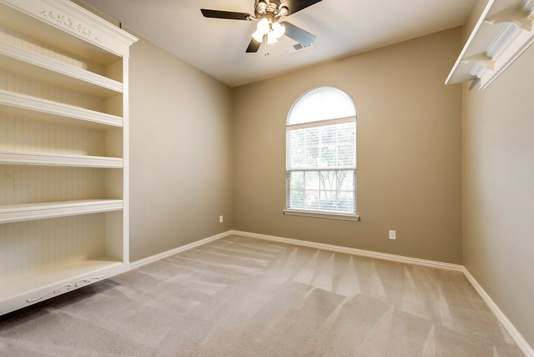 Photo 18 of 29 - 8121 Mountain Cedar Dr, Fort Worth, TX 76131