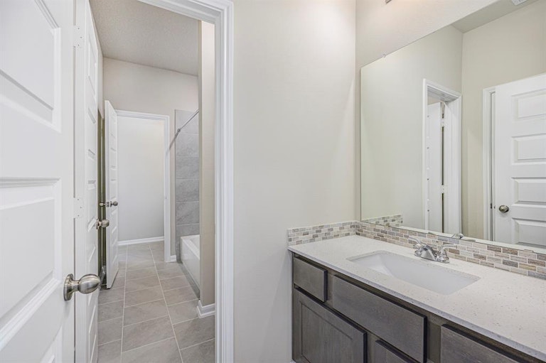 Photo 18 of 25 - 8707 Marina Alto Ln, Cypress, TX 77433
