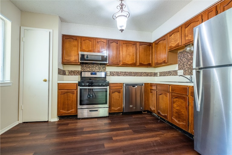 Photo 8 of 32 - 9000 Mountain Ridge Dr, Austin, TX 78759