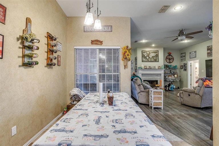 Photo 16 of 40 - 509 Arbor Lawn Dr, Burleson, TX 76028