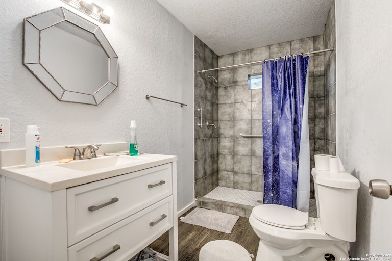 Photo 16 of 21 - 451 Ferris Ave, San Antonio, TX 78220