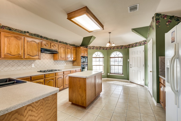 Photo 2 of 25 - 1815 Avonlea Dr, Rockwall, TX 75087