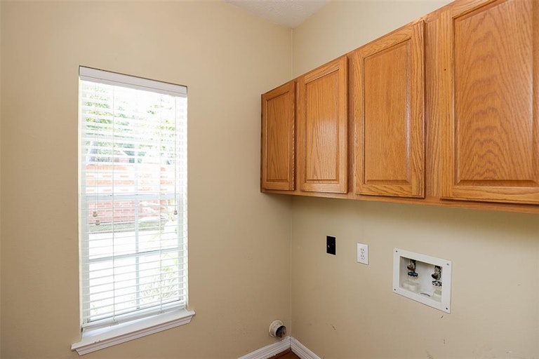 Photo 21 of 50 - 16011 Camillia Trl, Tomball, TX 77377