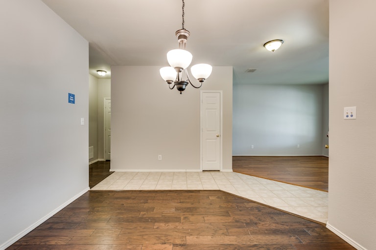 Photo 10 of 29 - 4205 Hawkins Dr, McKinney, TX 75072