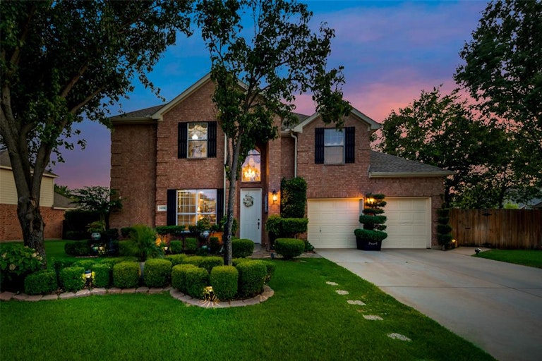 Photo 1 of 39 - 2608 Valencia Ln, Denton, TX 76210