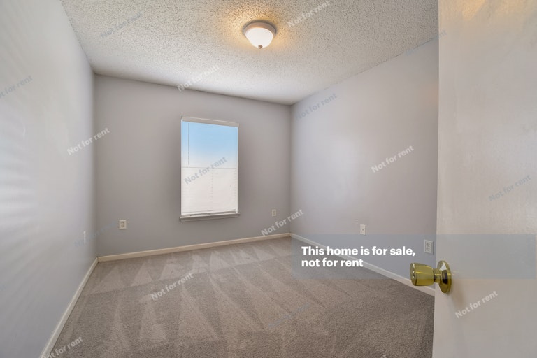 Photo 22 of 30 - 574 Chancellor Dr W, Jacksonville, FL 32225