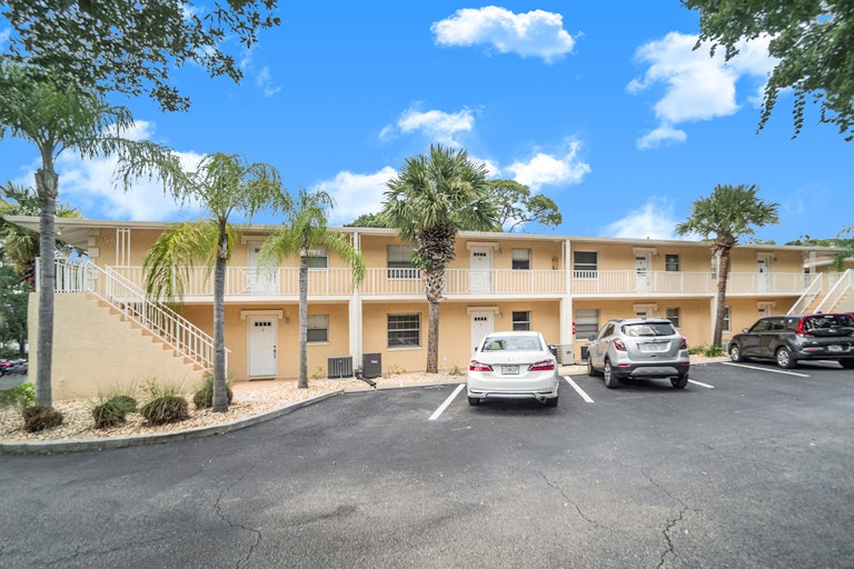 Photo 1 of 14 - 966 La Costa Cir #5, Sarasota, FL 34237