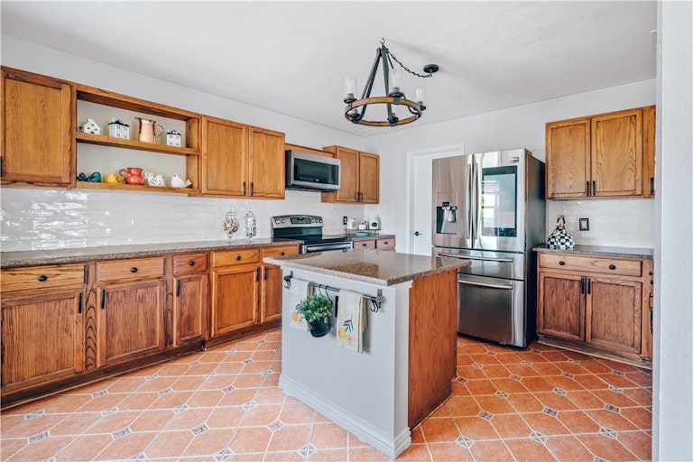 Photo 11 of 40 - 1511 Apollo Cir, Round Rock, TX 78664