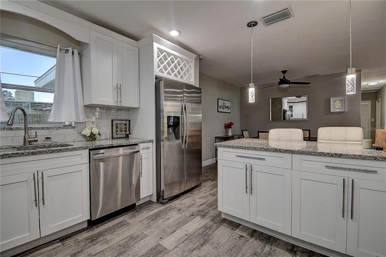 Photo 10 of 25 - 1625 Madrid Dr, Largo, FL 33778