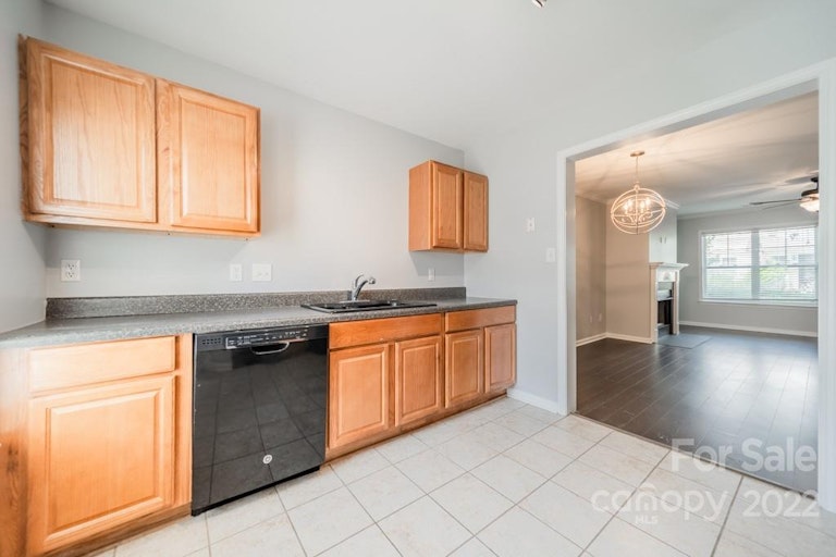 Photo 15 of 33 - 17360 Villanova Rd, Huntersville, NC 28078