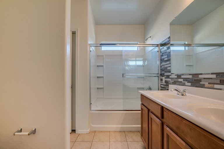 Photo 13 of 27 - 472 E Saddle Way, San Tan Valley, AZ 85143