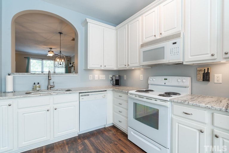 Photo 13 of 24 - 5702 Corbon Crest Ln, Raleigh, NC 27612