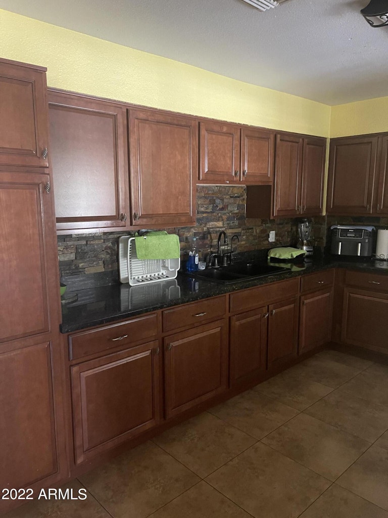 Photo 13 of 28 - 6414 W Avalon Dr, Phoenix, AZ 85033