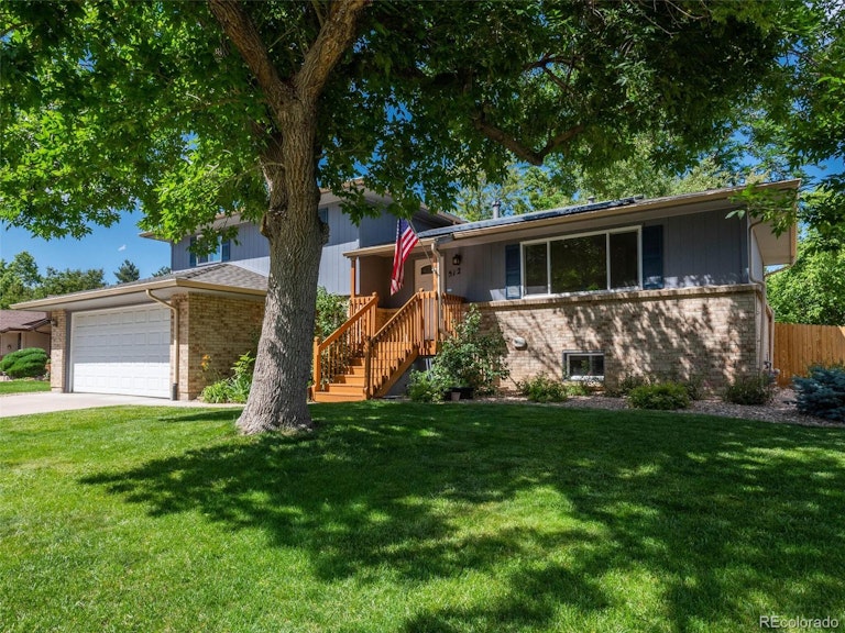 Photo 3 of 40 - 512 Ellis Ct, Golden, CO 80401