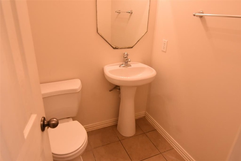 Photo 13 of 34 - 20010 Queens Oak Ct, Spring, TX 77379