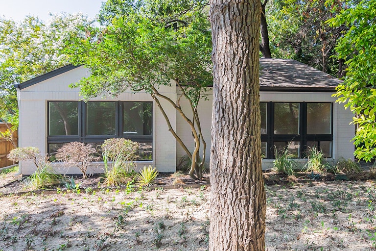 Photo 27 of 28 - 7050 Gaston Ave, Dallas, TX 75214
