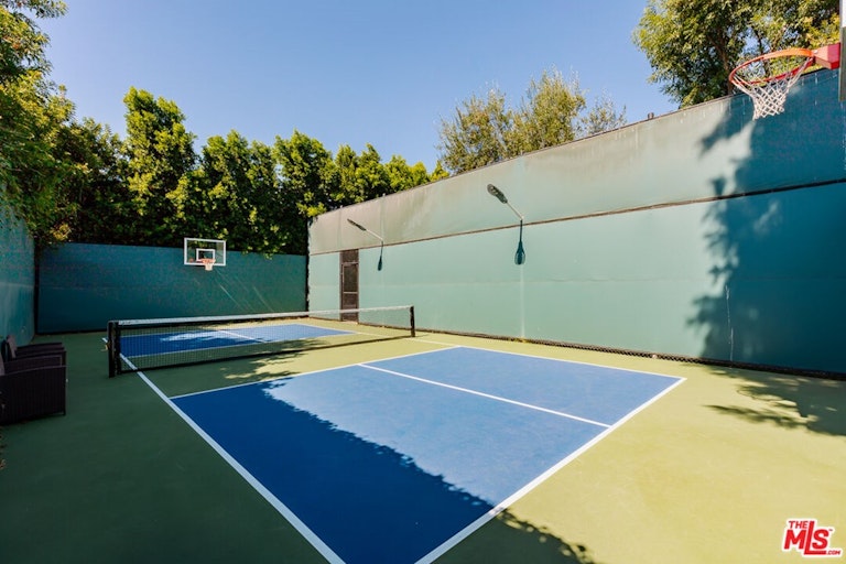 Photo 6 of 52 - 17524 Jayden Ln, Encino, CA 91316