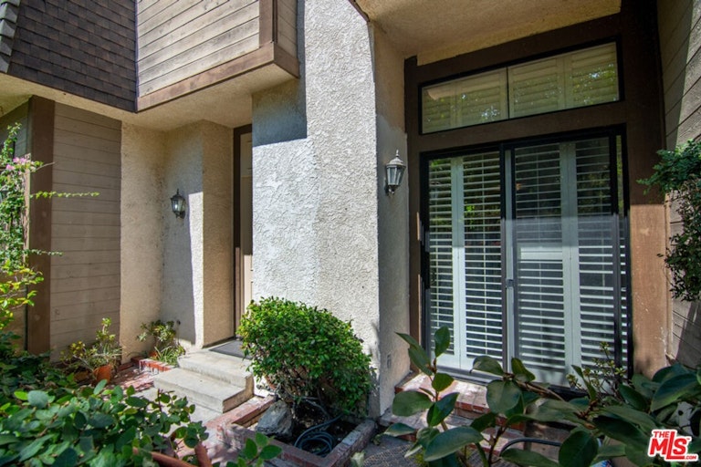 Photo 41 of 41 - 13965 Riverside Dr, Sherman Oaks, CA 91423