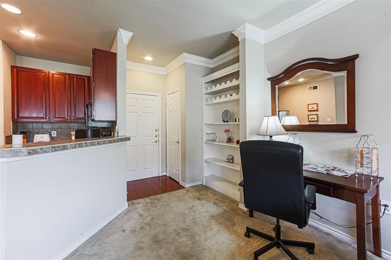 Photo 2 of 24 - 2400 McCue Rd #456, Houston, TX 77056