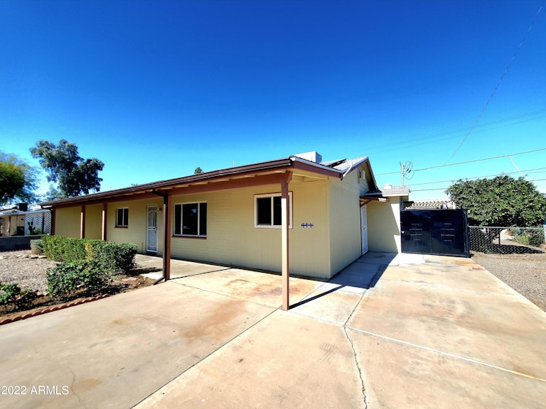 Photo 5 of 42 - 11122 W Connecticut Ave, Youngtown, AZ 85363