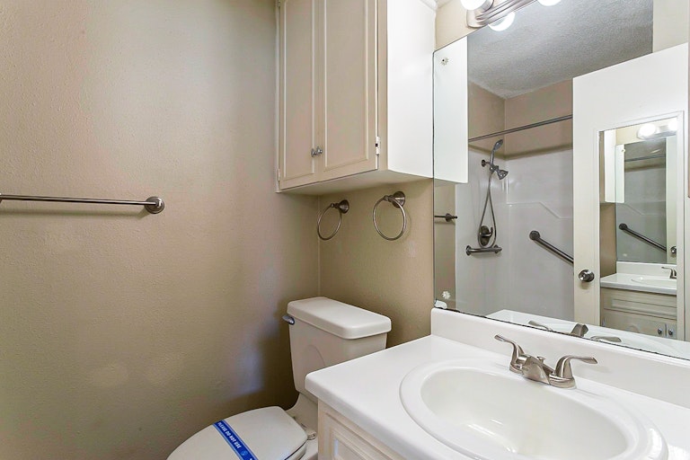 Photo 6 of 21 - 12302 Valley Forge Cir, San Antonio, TX 78233