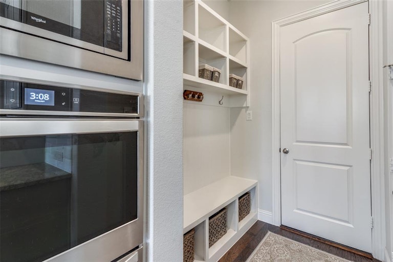 Photo 17 of 33 - 2404 Carrington Dr, Mansfield, TX 76063