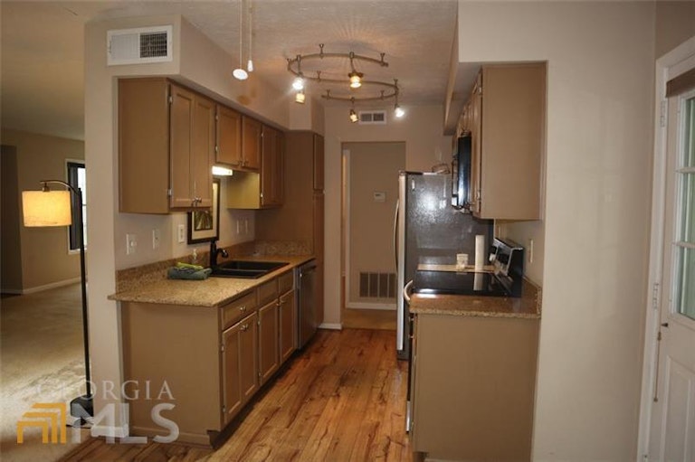Photo 8 of 15 - 1614 Glenleaf Dr, Peachtree Corners, GA 30092