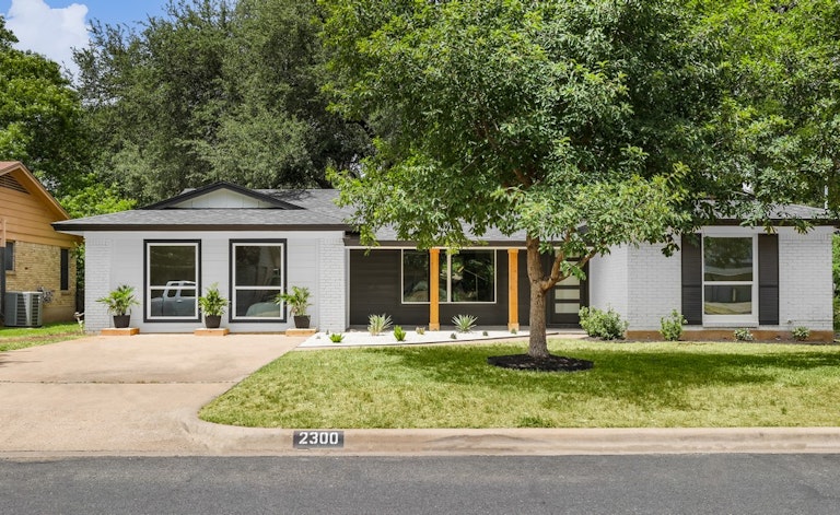 Photo 1 of 33 - 2300 Fair Oaks Dr, Austin, TX 78745