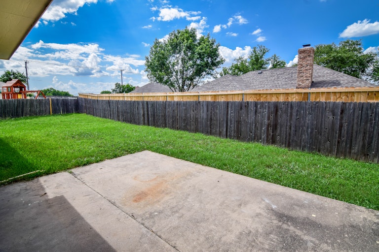 Photo 35 of 36 - 7912 Moss Rock Dr, Fort Worth, TX 76123