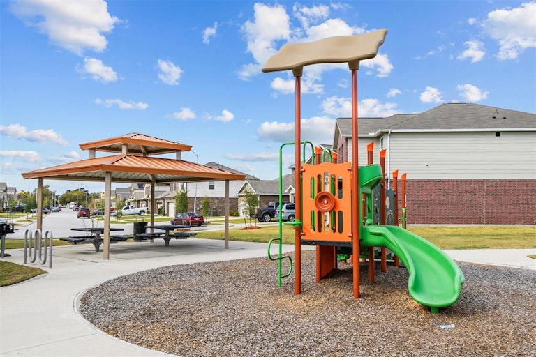 Photo 8 of 9 - 13407 Wembley Heights Dr, Houston, TX 77049