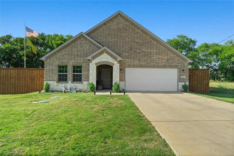 Photo 1 of 26 - 2723 Pike Dr, Lancaster, TX 75134