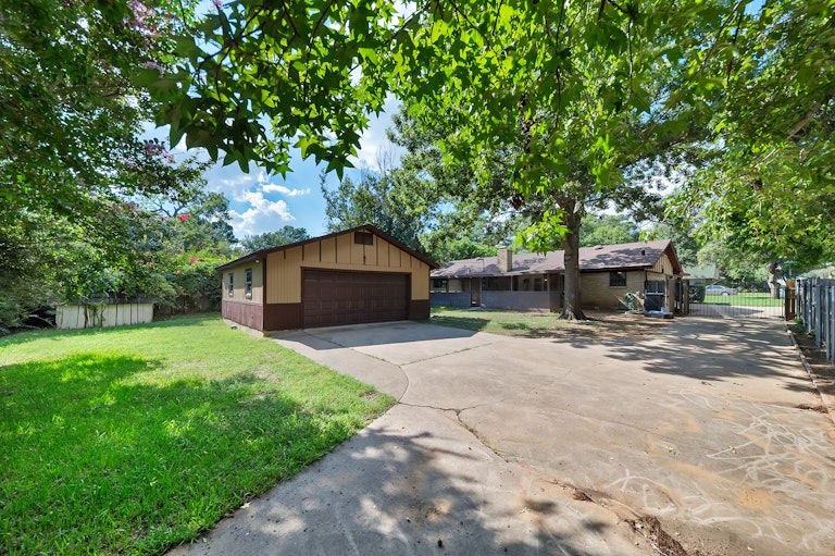 Photo 29 of 29 - 7344 Laurie Dr, Fort Worth, TX 76112