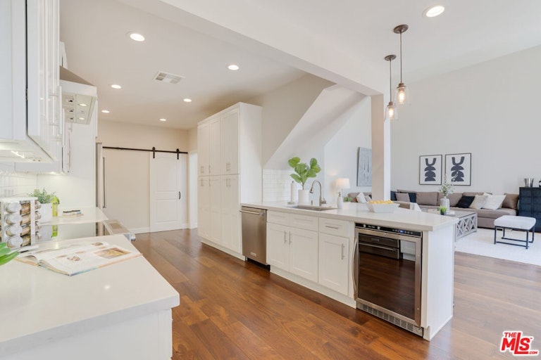 Photo 6 of 41 - 4342 Redwood Ave Unit C308, Marina Del Rey, CA 90292
