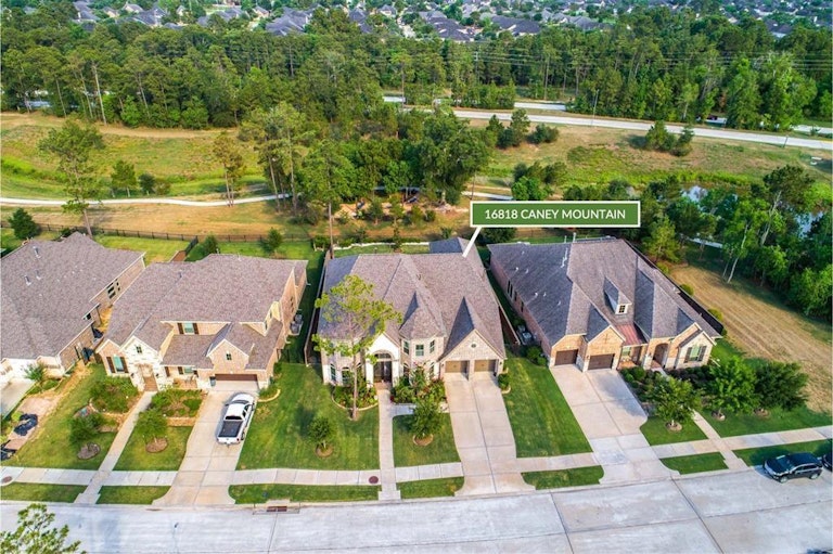 Photo 3 of 38 - 16818 Caney Mountain Dr, Humble, TX 77346