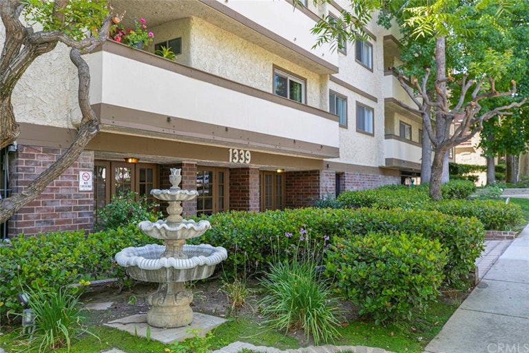 Photo 4 of 48 - 1339 N Columbus Ave, Glendale, CA 91202