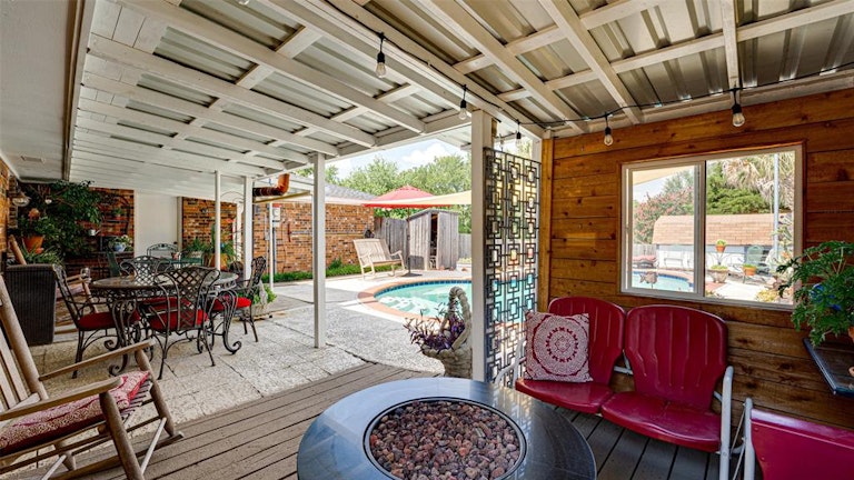 Photo 26 of 33 - 505 Newcastle Dr, Desoto, TX 75115