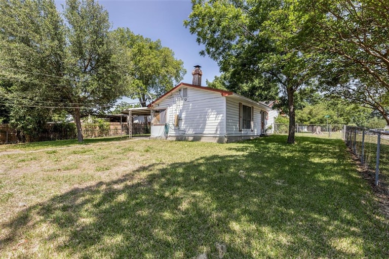 Photo 22 of 27 - 1201 Barbara St, Mesquite, TX 75149