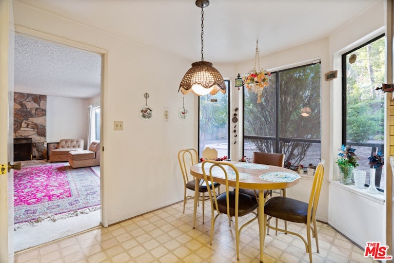 Photo 15 of 53 - 18502 Entrada Ct, Porter Ranch, CA 91326