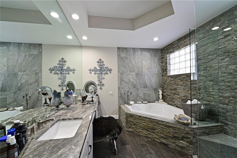 Photo 14 of 51 - 304 9th Ave E, Palmetto, FL 34221