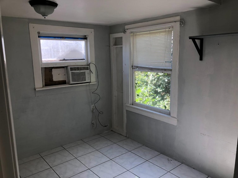 Photo 12 of 19 - 5080 Enrico Blvd, Sacramento, CA 95820