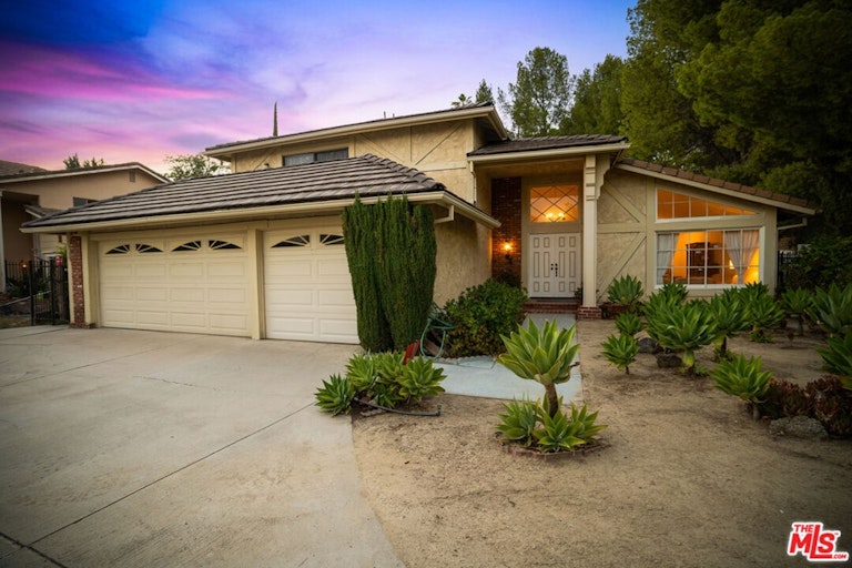 Photo 4 of 53 - 18502 Entrada Ct, Porter Ranch, CA 91326