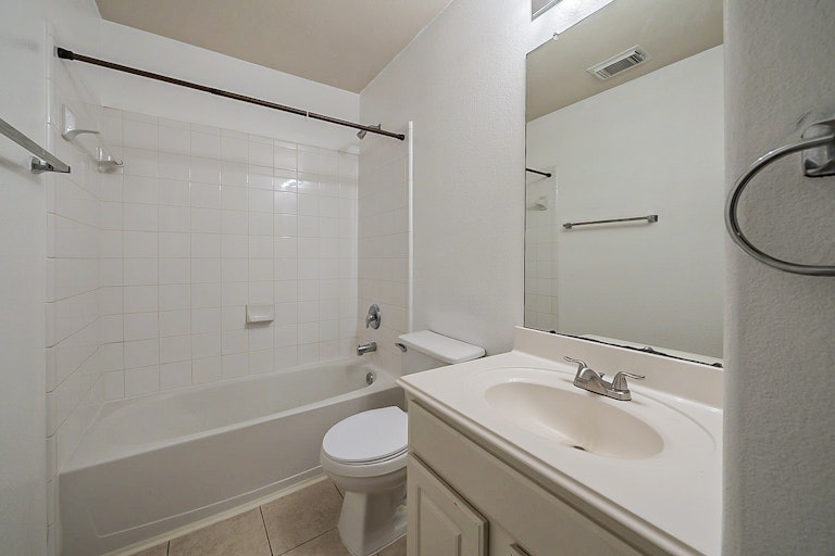 Photo 23 of 36 - 12810 Candlewood Glen Ln, Houston, TX 77014