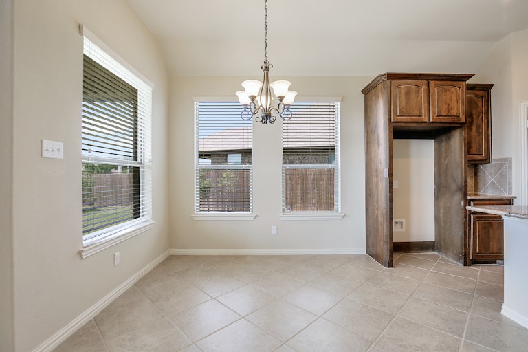 Photo 8 of 26 - 729 Seabourne Dr, Fort Worth, TX 76179