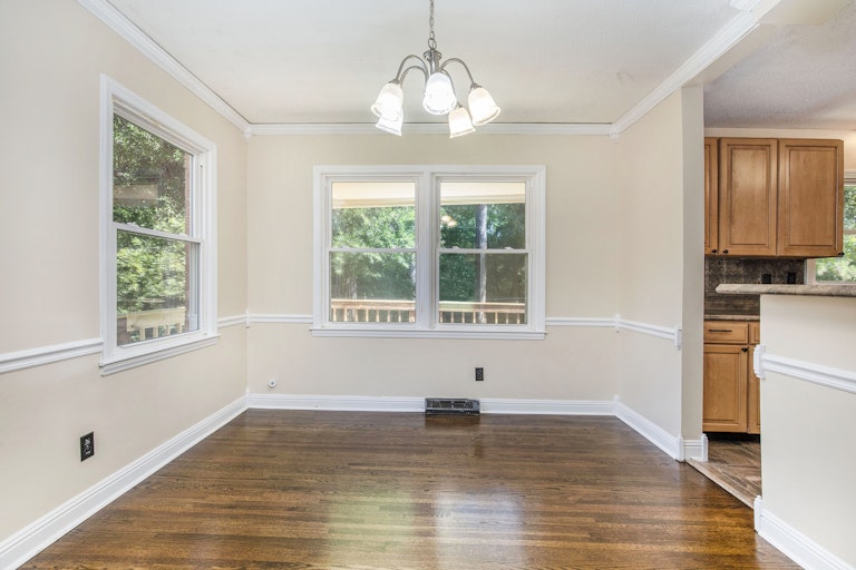 Photo 11 of 22 - 6721 Cedar Springs Rd, Charlotte, NC 28212